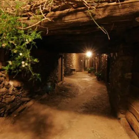 Tatil Evi Charming House In With Fireplace And Terrace