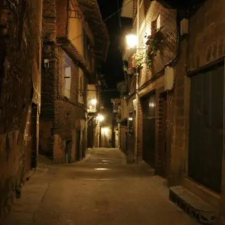 Charming House In With Fireplace And Terrace Tatil Evi Robledillo De Gata