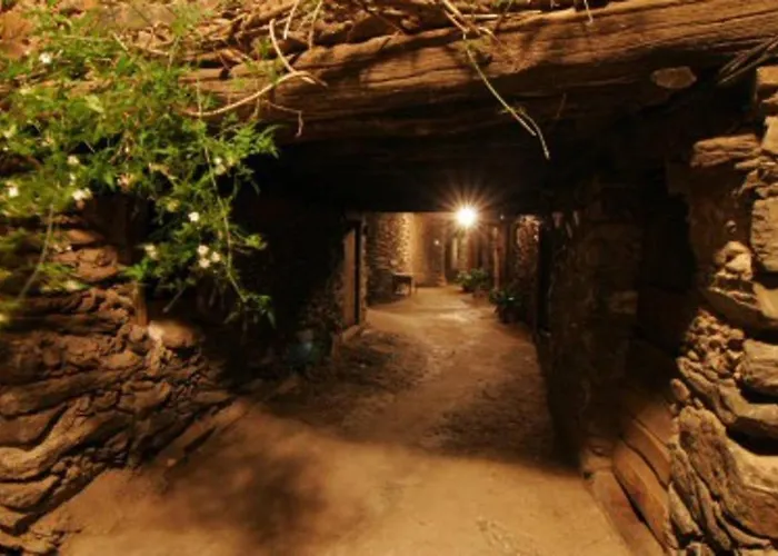 Prázdninový dům Charming House In With Fireplace And Terrace