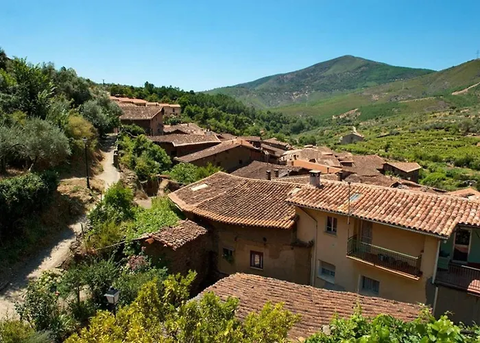 Prázdninový dům Charming House In With Fireplace And Terrace *