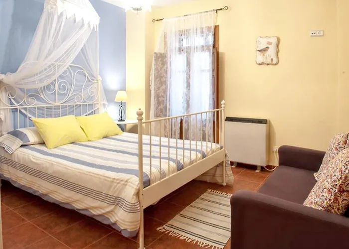 Charming House In With Fireplace And Terrace Robledillo De Gata